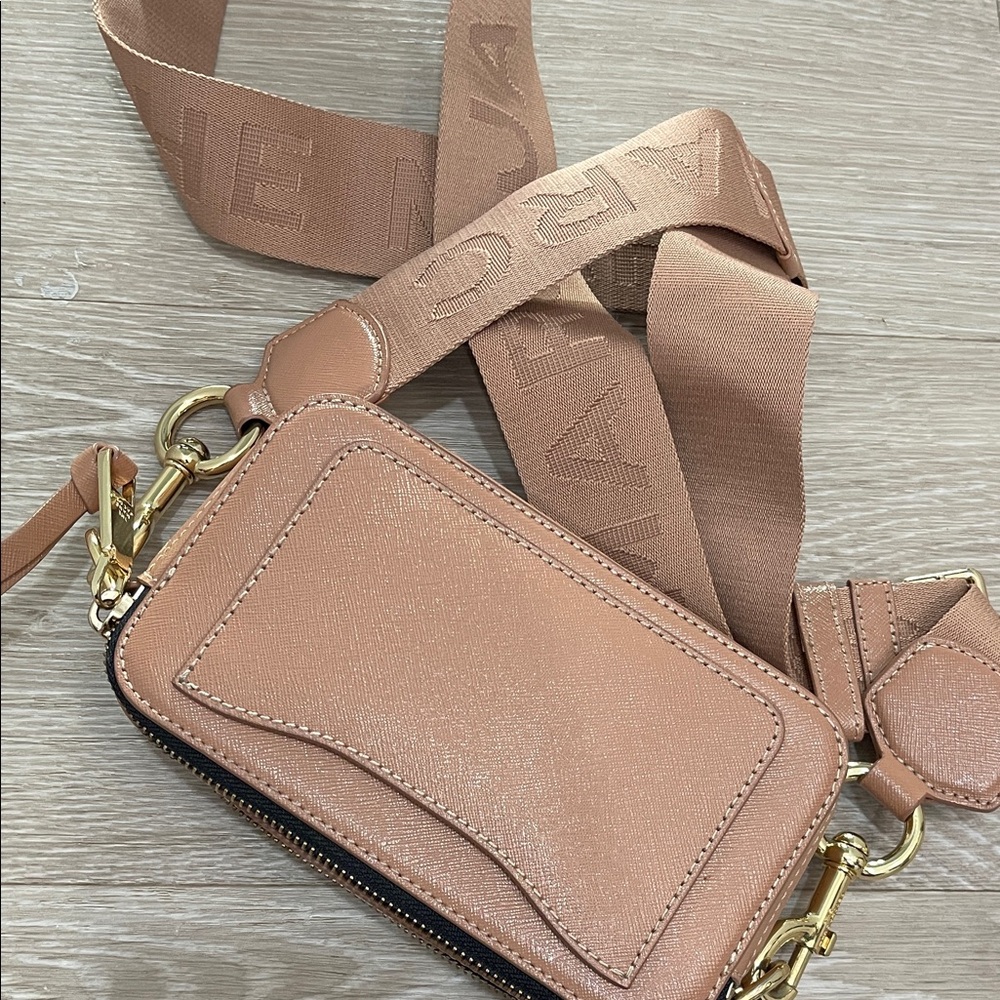 Marc Jacobs Pink Crossbody Bag with Gold Accents - Picture 7 of 8
